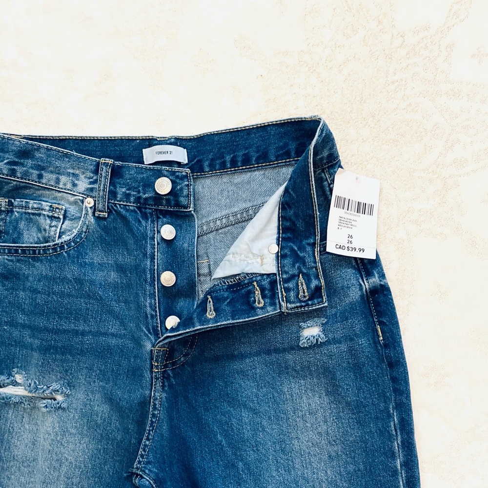 FREE w/ any purchase over $30! F21 Jeans - Picture 2 of 3
